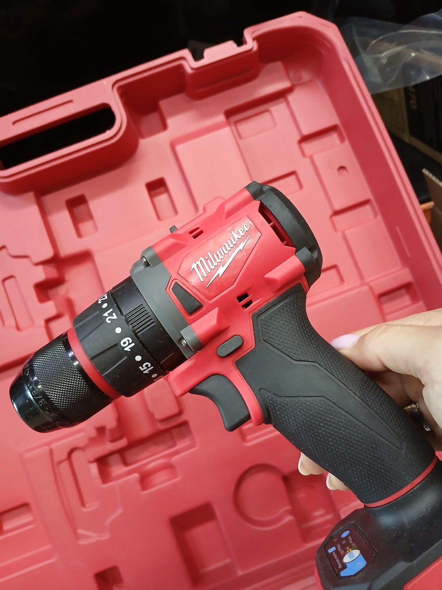 MILWAUKEE 4-u-1 aku set – bušilica, udarni odvijač, brusilica, štemalica (4x baterije, kofer)