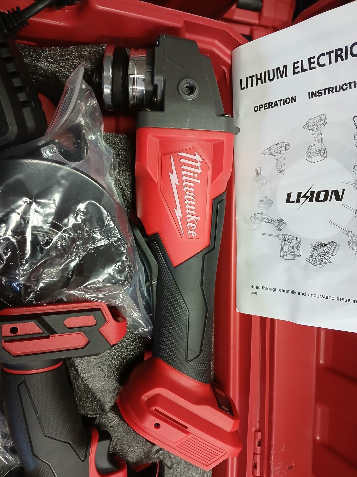 Milwaukee 2u1 Aku Set – Odvijač i Brusilica + 2 Baterije 128V / 5.0Ah