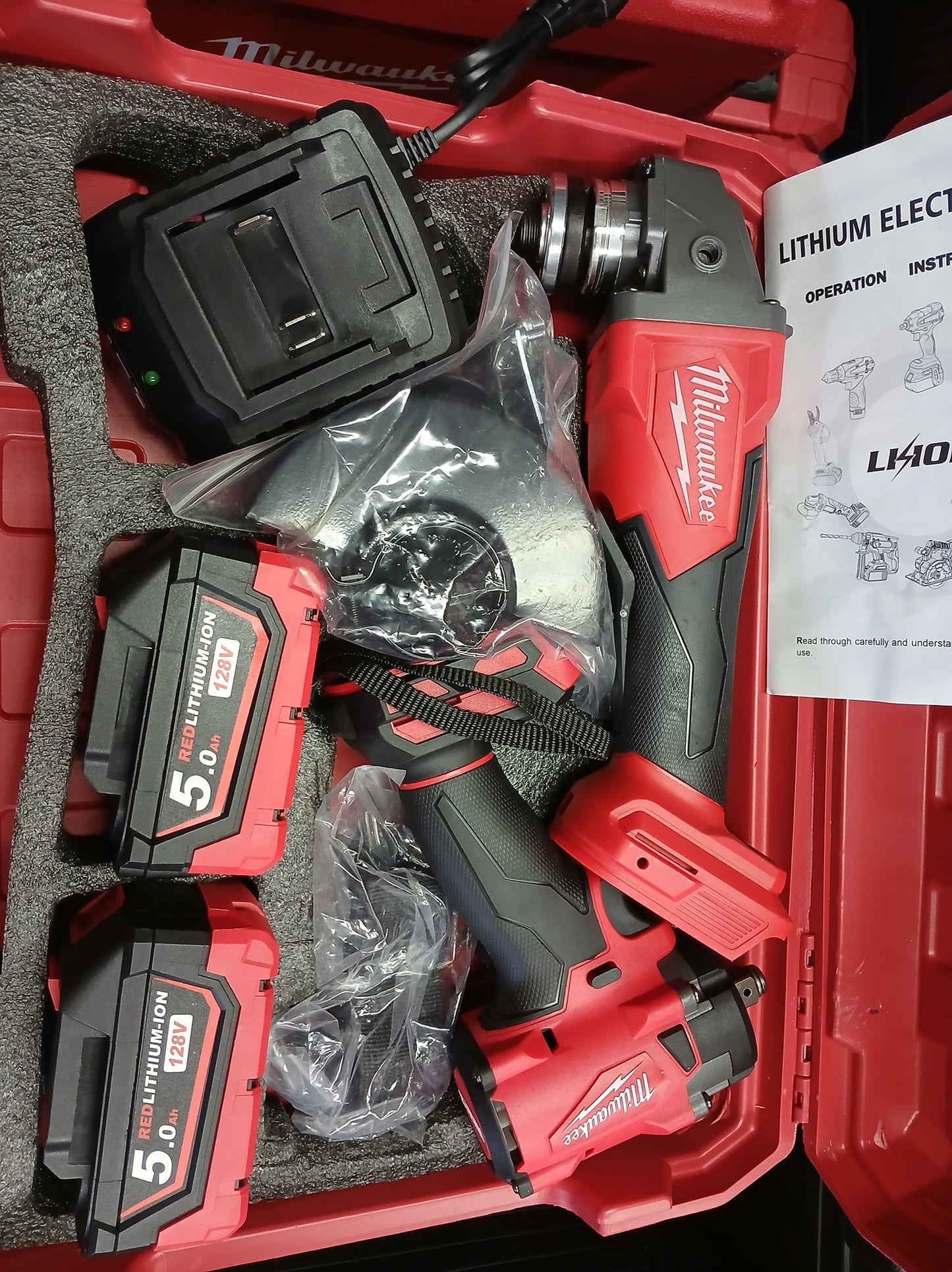 Milwaukee 2u1 Aku Set – Odvijač i Brusilica + 2 Baterije 128V / 5.0Ah