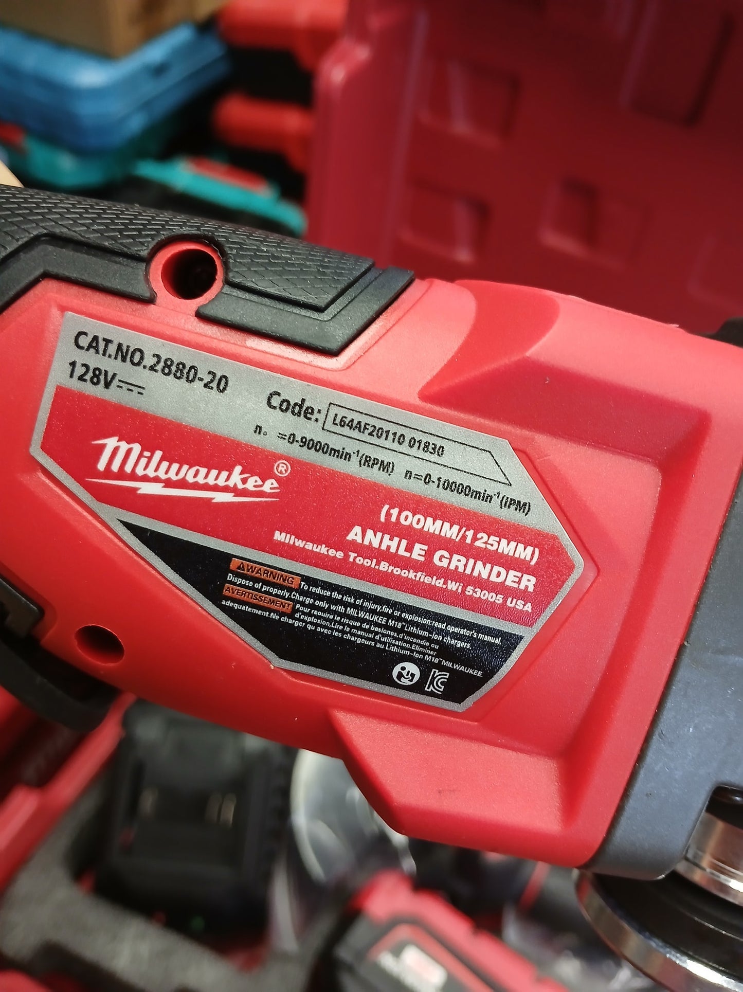 Milwaukee 2u1 Aku Set – Odvijač i Brusilica + 2 Baterije 128V / 5.0Ah