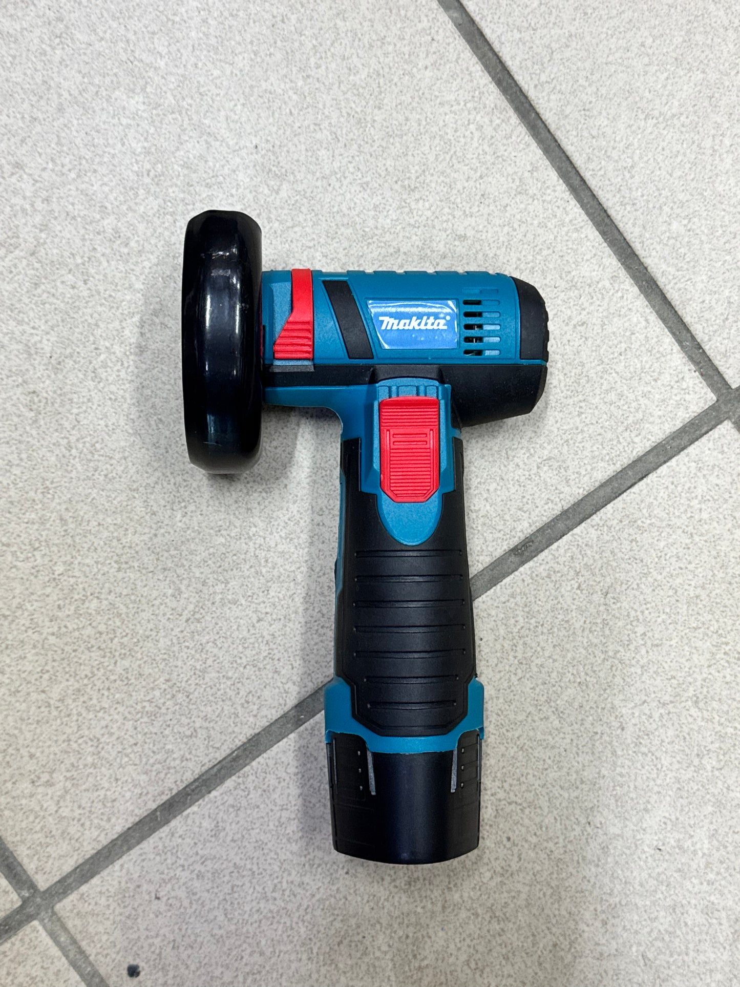 AKU Brusilica kutna Makita 500W – Profesionalni set u PVC koferu