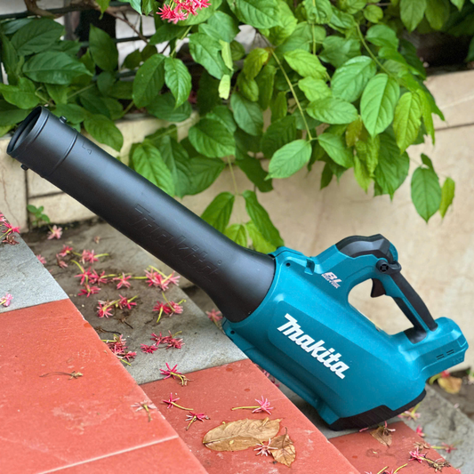 MAKITA AKU PUHAC DUVAC 128V 2 BATERIJE